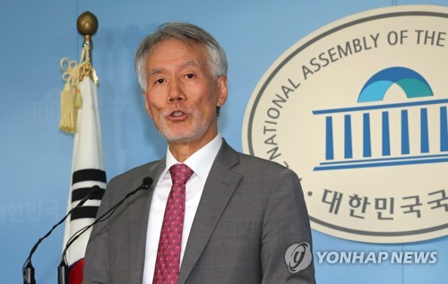 유민봉, 내년 총선 불출마 선언…"보수통합 본격화해야"(종합)