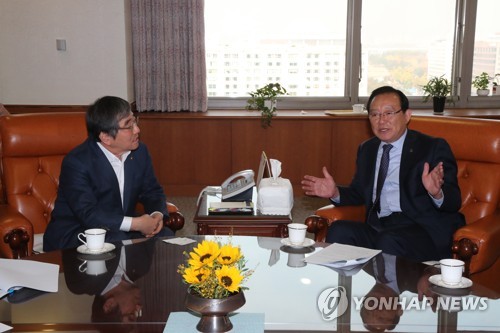 송철호 울산시장, 국회 찾아 금감원 지원 설치 건의