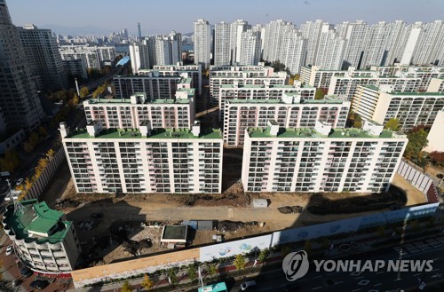 홍남기 "분양가상한제 풍선효과 등 시장불안시 추가정책 검토"