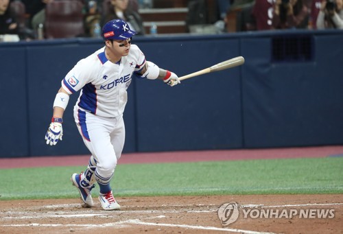 박병호가 웃으면 우리도 좋아! '뚝심' 김경문 감독 방긋