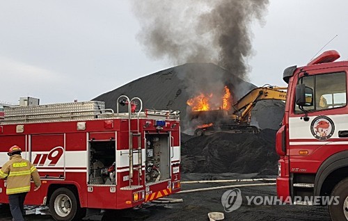 작업 중이던 굴착기서 화재…인명피해 없어