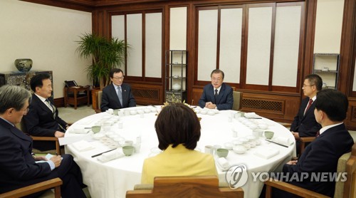 文대통령 "선거제 개혁, 국회서 협의처리"…'여야정협의체' 공감