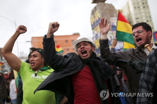 볼리비아 대통령 퇴진에 좌우로 극명하게 갈라진 중남미