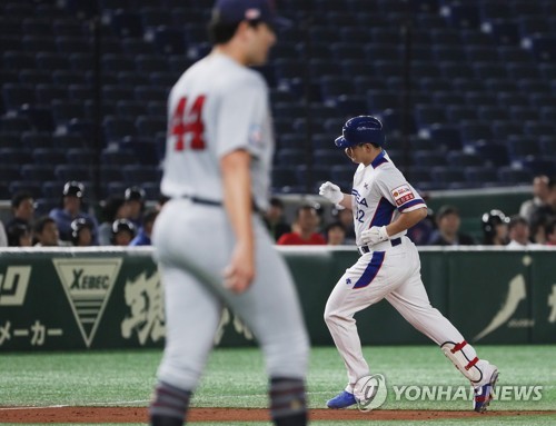 한국 대표팀 첫 홈런 김재환 "일본에서 승리해 기뻐"(종합)