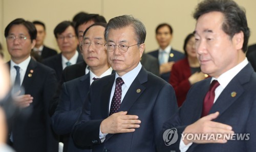 'PK行' 文대통령 한-아세안 평화·번영 강조…'金초청' 언급안해