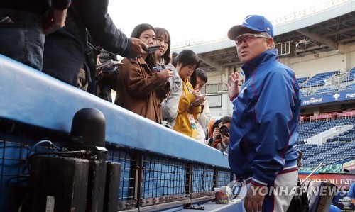 '아쉬운 판정' 받아들인 김경문 감독 "프리미어12 인기를 위해"