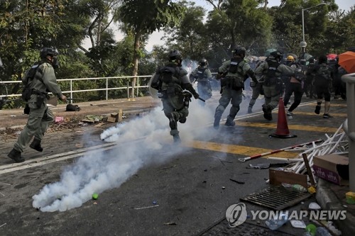 홍콩 시위 '교도소 폭동대응팀' 투입…경찰청장에 강경파 기용