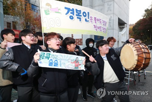 [수능] "수능을 망칠 수능 없지" 한파 쫓아낸 후배들 응원 열기(종합)