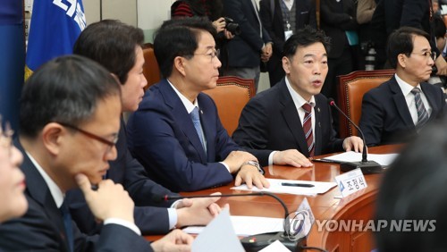 당정, 檢직접수사 축소·장관 수사보고 강화…"개혁이행 늦다"