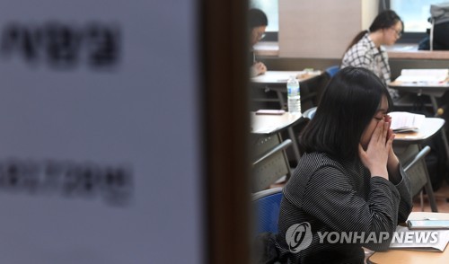 [수능] 아파트 현관문 고장에 아찔…순찰차 타고 무사히 입실