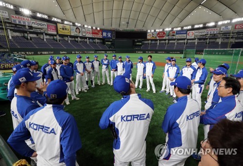 한국 대표팀 훈련에 몰린 일본 기자들…이정후 관심 집중