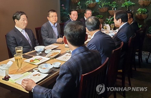 한국당 '김세연 후폭풍'…지도부·중진 '용퇴' 요구 일제히 거부(종합)