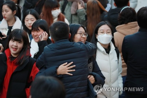 [수능] 올해 상위권엔 '물'·중위권엔 '불'…"전반적으로 평이"(종합)