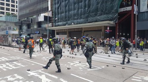 중국언론 "홍콩 경찰 비방하는 루머 처벌해야"