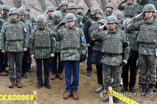 이총리, 유해발굴현장서 "최후의 한분까지 모시는 게 도리"(종합)