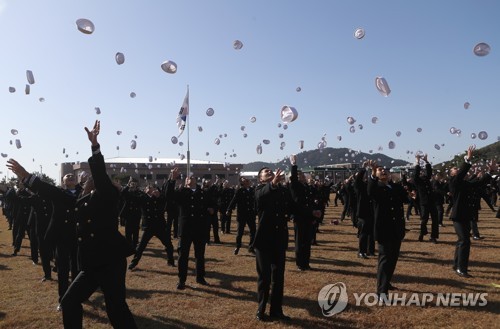 "싸우면 이기는 강한 전사"…제661기 해군병 778명 수료