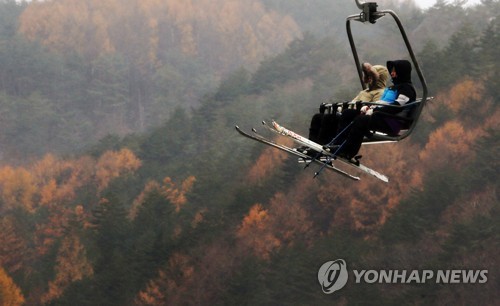 가을의 끝에서…전국 유명산·관광지마다 단풍놀이 인파