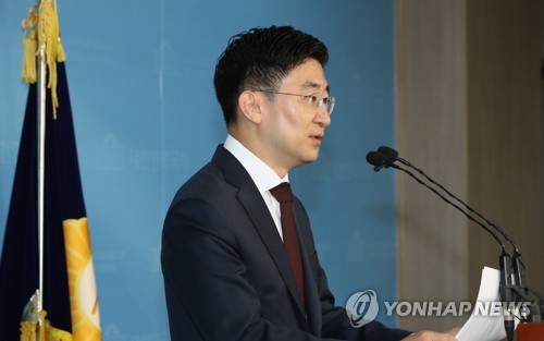한국당 '김세연 후폭풍'…지도부·중진 '용퇴' 요구 일제히 거부