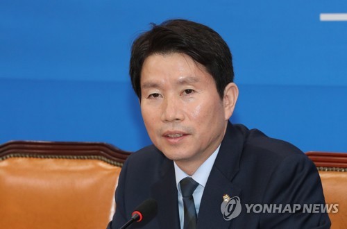 이인영 "현 시점서 진퇴문제 결부 원치않아…새 정치문화 고민"(종합)