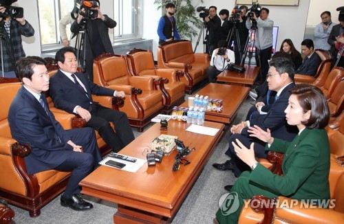 與 "한국당 뺀 공조 복원" 한국당 "야합"…패스트트랙 공방 가열