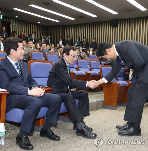 與, 의총서 '회의 불참 시 페널티' 국회혁신안 당론 못 정해