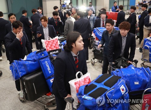 '침통한 귀국' 김경문 감독 "국민에 죄송…도쿄에서 만회"(종합)