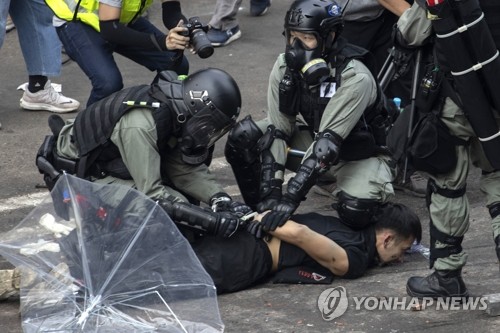 홍콩 시위 사태 종결국면 접어드나…시위 줄고 충돌 사라져