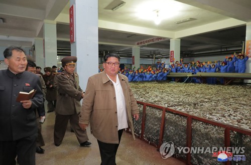 김정은, 물고기가공장 시찰…"수산은 인민생활이자 軍전투력"(종합2보)