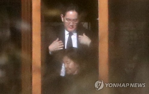 호암추도식 3년만에 찾은 이재용 "기업으로 사회·나라에 보탬되자"