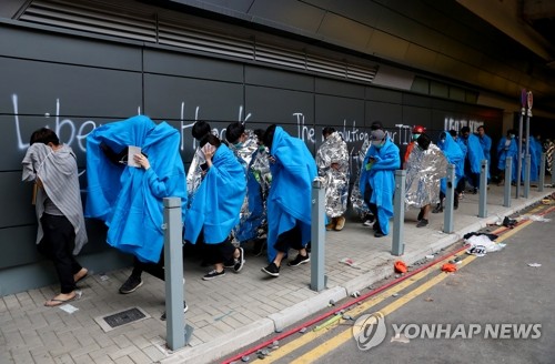 200여명 폭동죄 기소 '초강수'…홍콩시위대 기세 꺾기(종합)