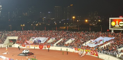 "박항서가 있어 여기까지"…베트남 축구 팬들, 아낌없는 박수