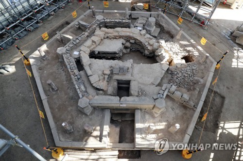 경복궁 향원정 콘크리트 아래에 도넛형 온돌 있었다(종합)