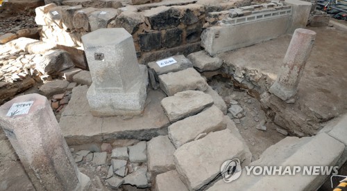 경복궁 향원정 콘크리트 아래에 도넛형 온돌 있었다(종합)