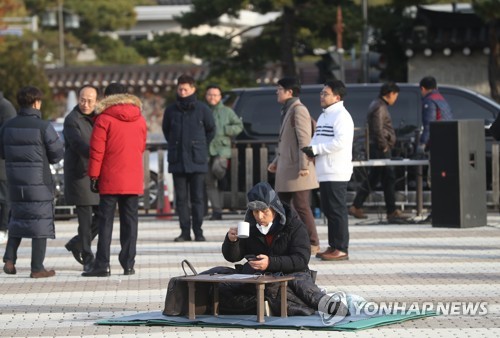 한국당, '黃 단식' 필두로 청와대 앞 배수진…지소미아 '맹공'