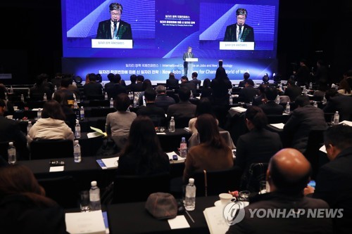 "청년실업 빠른 해결 어려워…구직활동지원금 등 계속 시행해야"