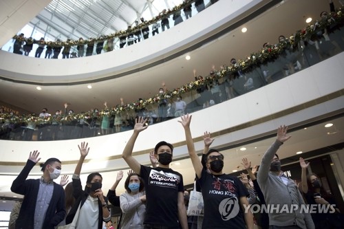 불붙는 미중 갈등…中, 美대사 초치해 홍콩 개입 중단 촉구