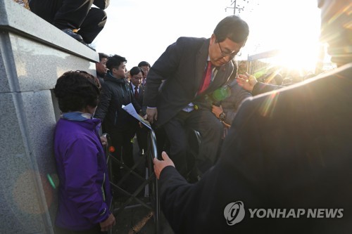 몸싸움에 욕설…사용후핵연료 경주실행기구 첫날부터 '몸살'