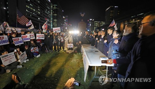 한국당, 지소미아 종료연기에 "산 하나 넘었다"…黃 단식은 계속