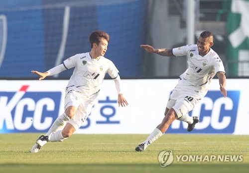 '불투이스 동점골' 울산, 전북과 1-1 무…우승팀은 최종전에서(종합)