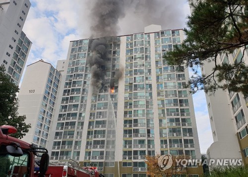 창원 성산구 아파트서 불…1명 사망·13명 부상(종합)