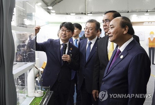 [한-아세안] 文대통령, 문화혁신포럼 참석…'문화상생의지' 밝혀