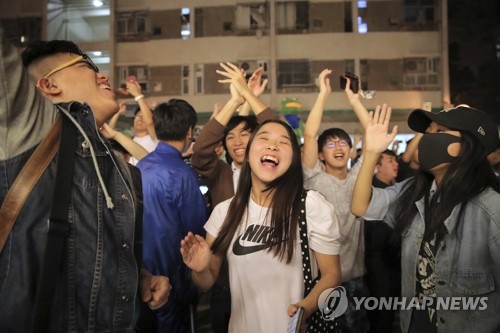 '홍콩정계 지각변동' 범민주 확보 행정장관 선거인단 40% 육박