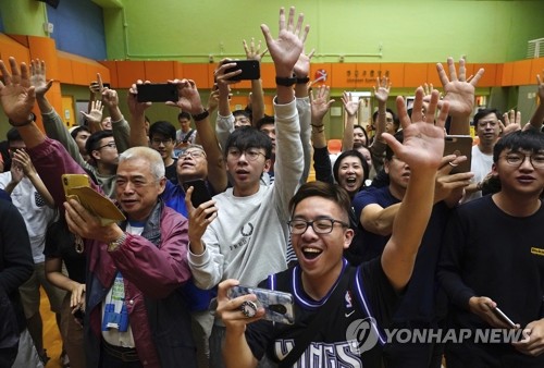 홍콩 선거혁명…범민주 진영 '싹쓸이'·친중파 '궤멸'(종합3보)