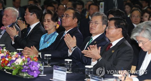 [한-아세안] 文대통령, 환영만찬서 "영원한 우정 위해" 건배제의