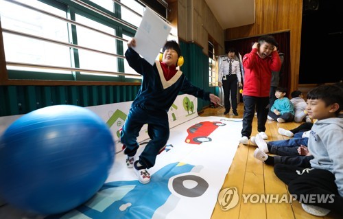 "배운 대로 조심조심 걸을게요"…'보행 안전면허증' 캠프 개최