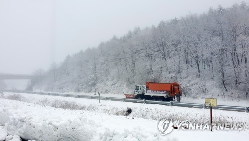 강원 중북부 산지 대설주의보…내일까지 최고 30cm 눈