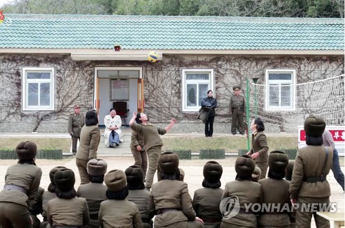 北김정은, 서해 창린도서 해안포 사격 지도…軍 "군사합의 위반"(종합3보)