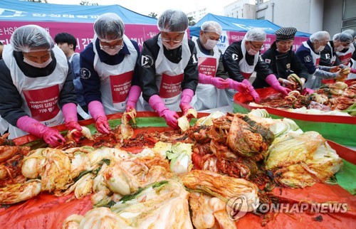 본격 김장철…배추·무 가격 상승세