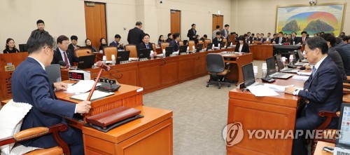"제도권 편입 환영이지만"…암호화폐 업계, 규제에 위축 우려도