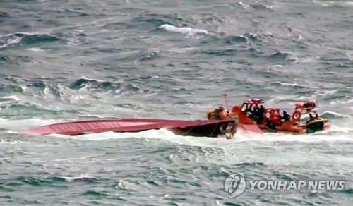 제주 대성호·창진호 실종자 어디에…야간 수색 성과 없어